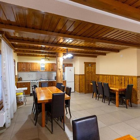 Conacul De Sub Munte Villa Novaci-Străini Eksteriør billede