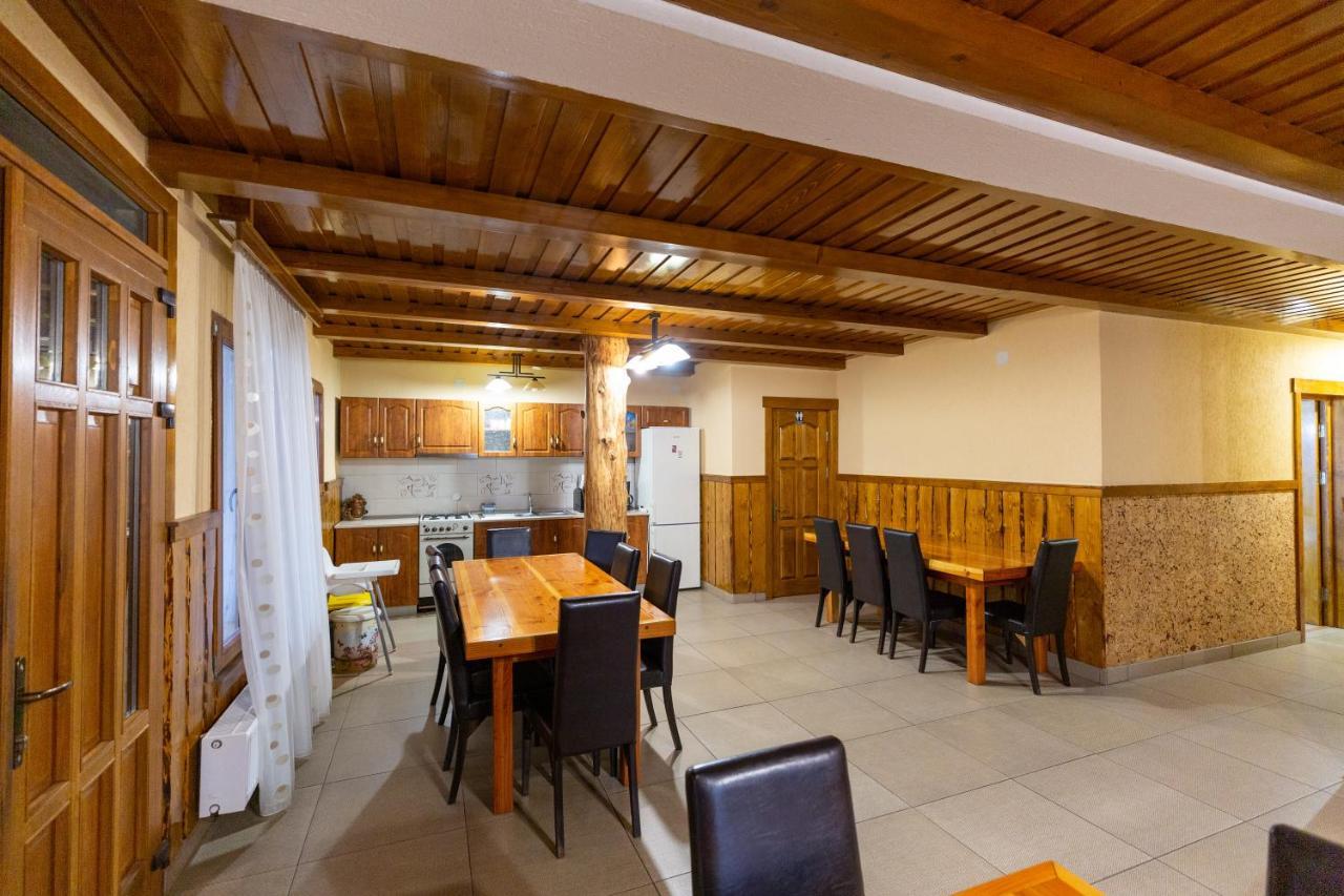 Conacul De Sub Munte Villa Novaci-Străini Eksteriør billede