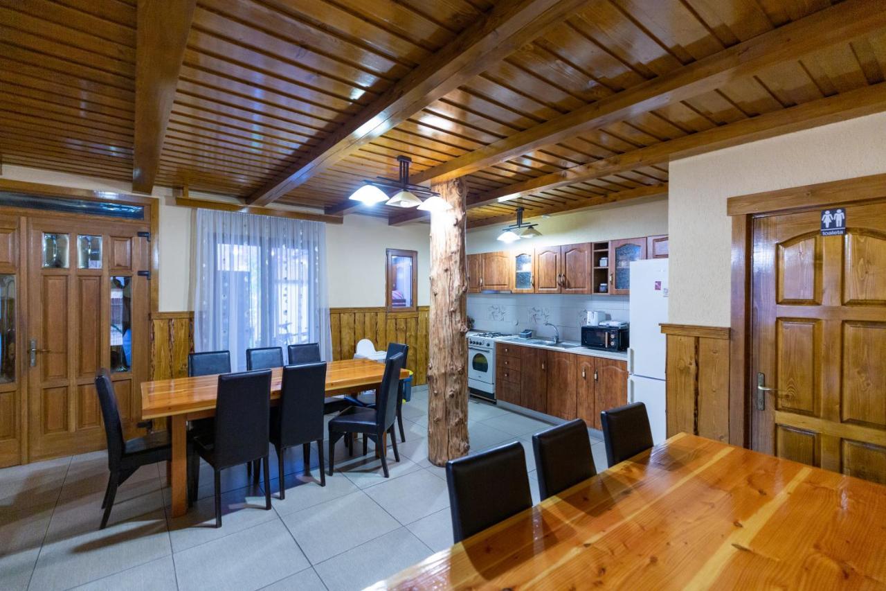 Conacul De Sub Munte Villa Novaci-Străini Eksteriør billede