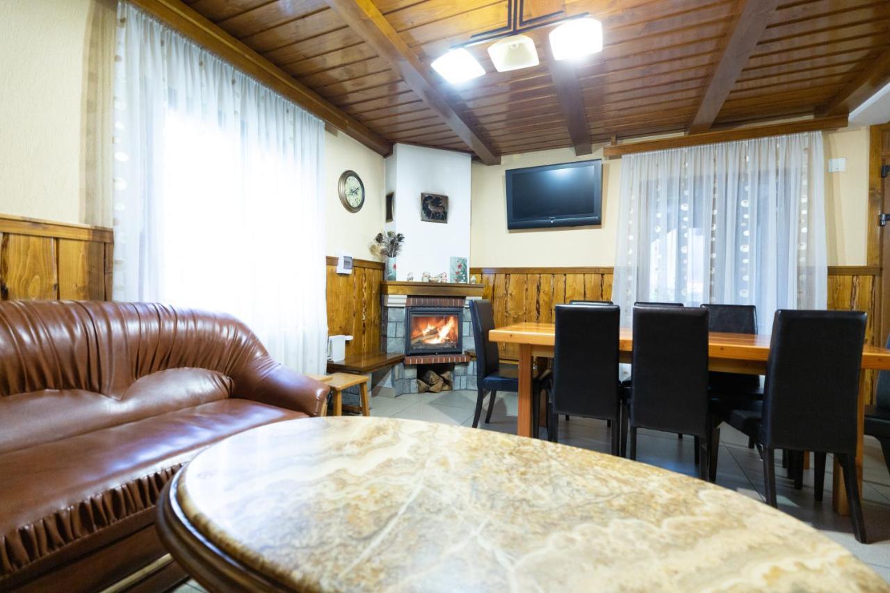 Conacul De Sub Munte Villa Novaci-Străini Eksteriør billede