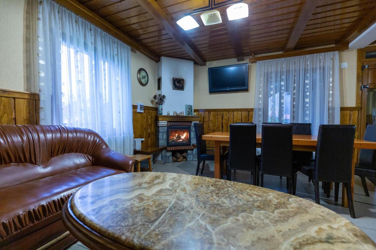 Conacul De Sub Munte Villa Novaci-Străini Eksteriør billede
