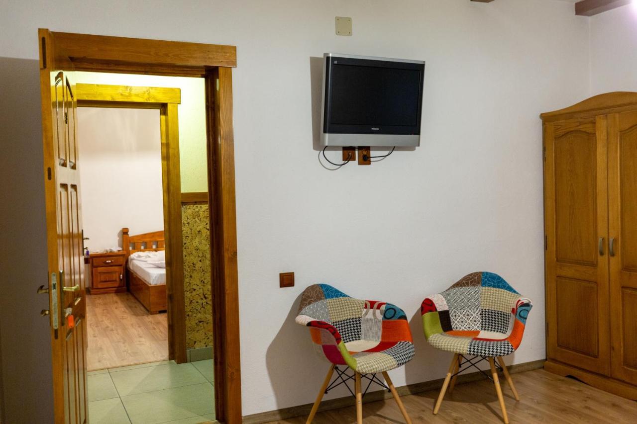 Conacul De Sub Munte Villa Novaci-Străini Eksteriør billede