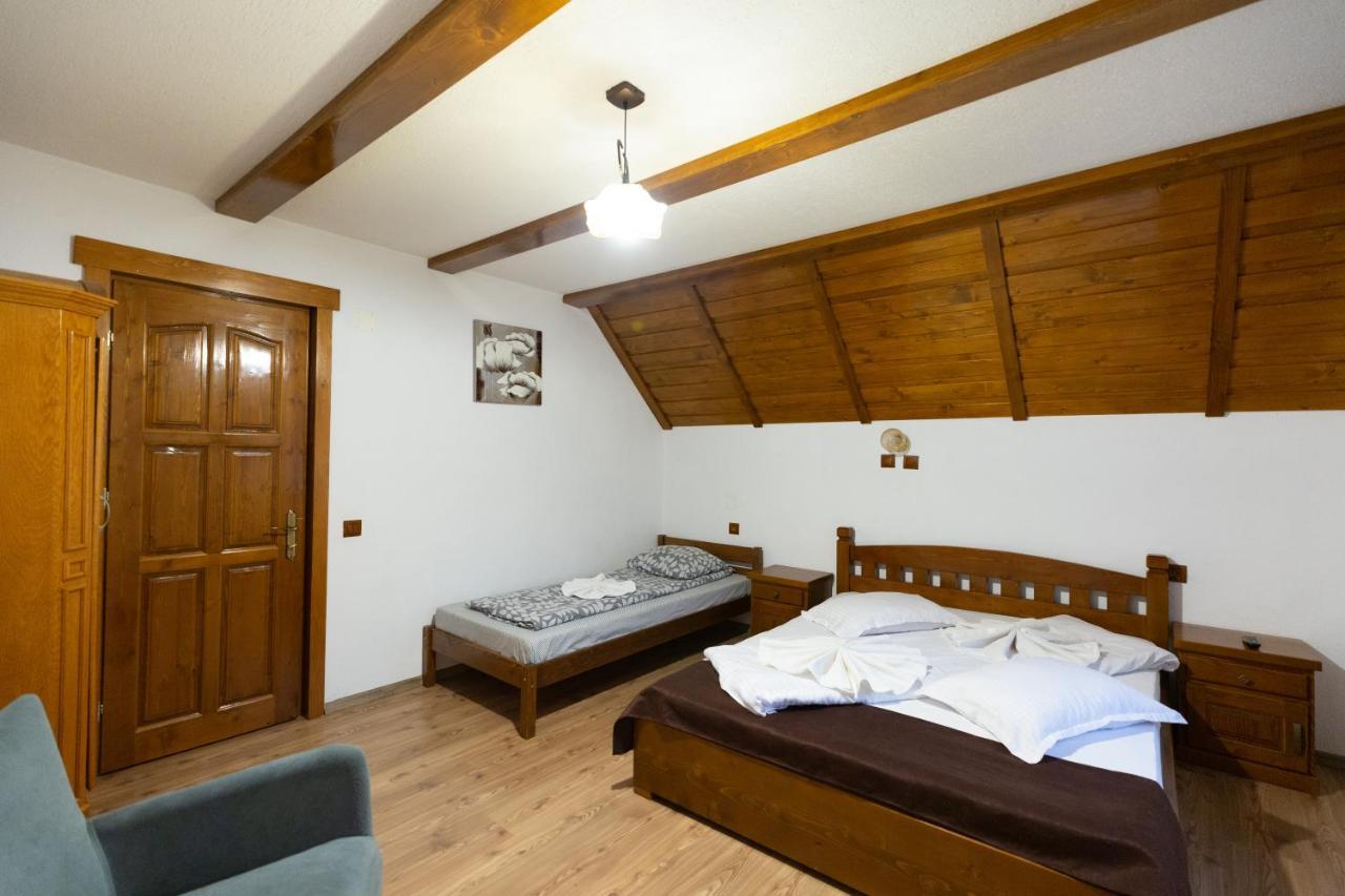Conacul De Sub Munte Villa Novaci-Străini Eksteriør billede