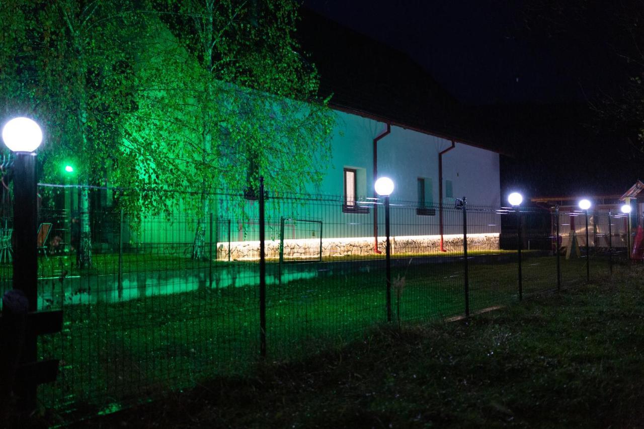 Conacul De Sub Munte Villa Novaci-Străini Eksteriør billede