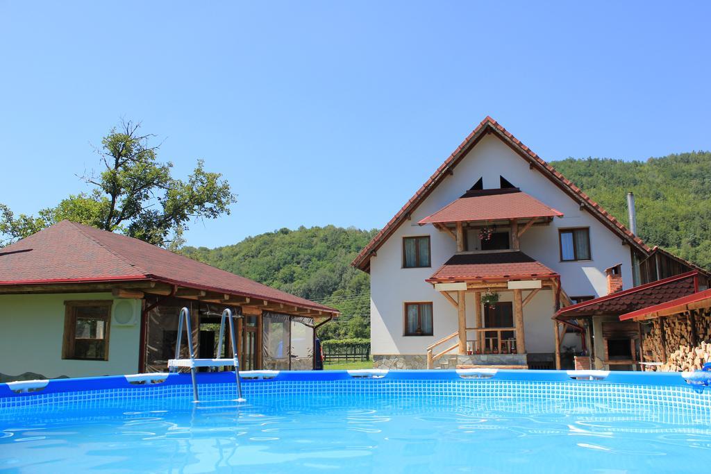 Conacul De Sub Munte Villa Novaci-Străini Eksteriør billede